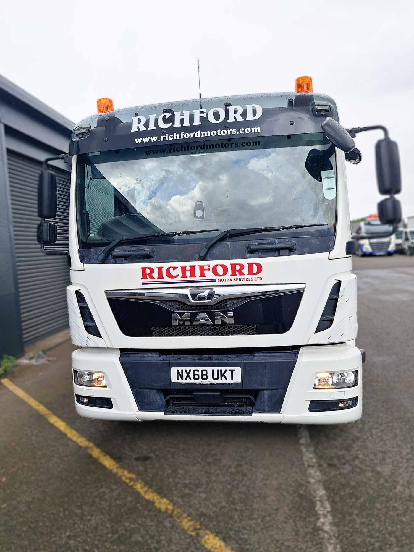 MAN TGL 12.250 Crew Cab – 4x2 Auto (Choice of 2) &mdash; photograph 5 of 10