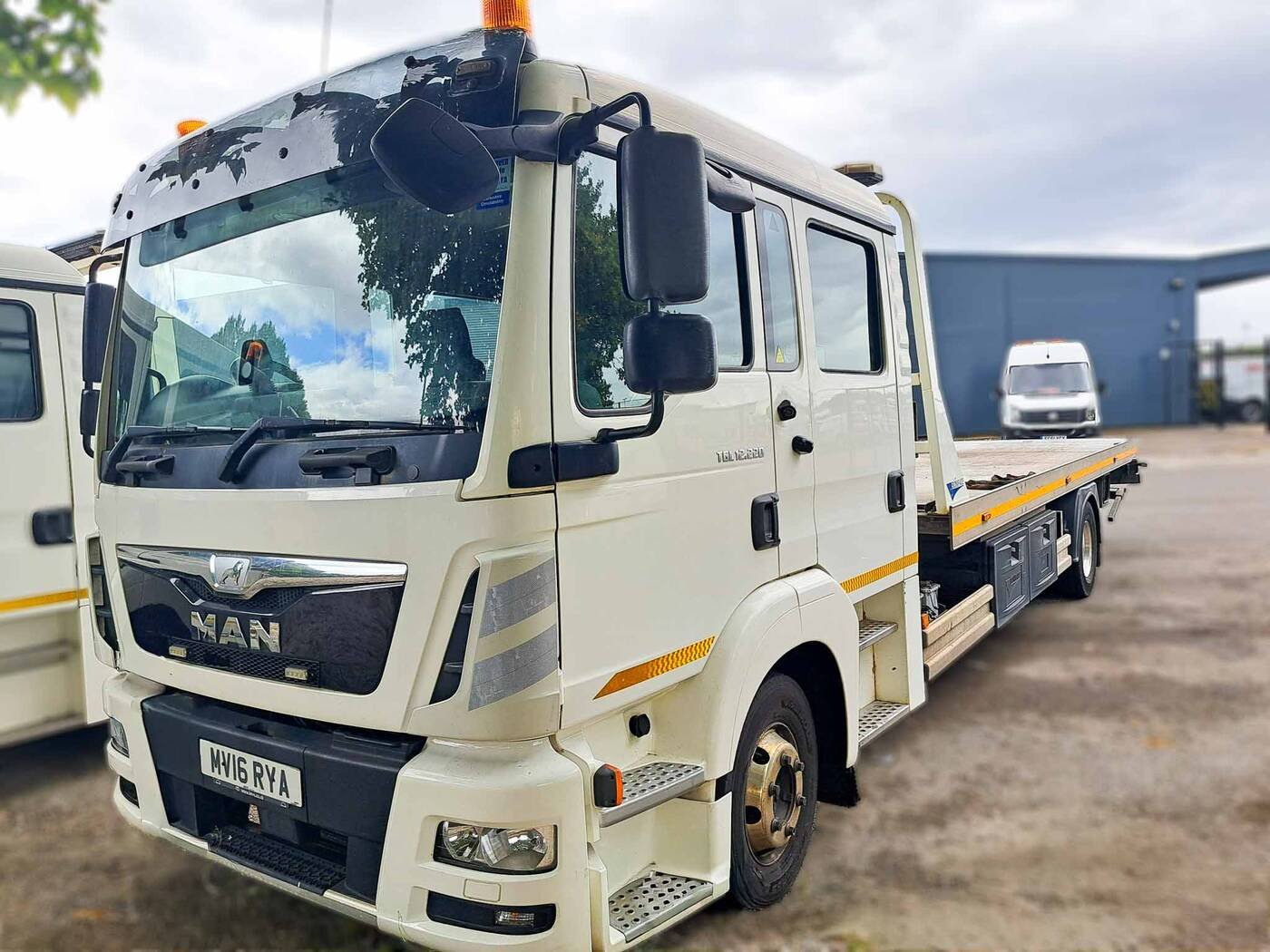 Choice of 3 – MAN TGL 12.220 Crew Cab (2016, 12 Tonne 4x2 Auto) &mdash; photograph 1 of 7