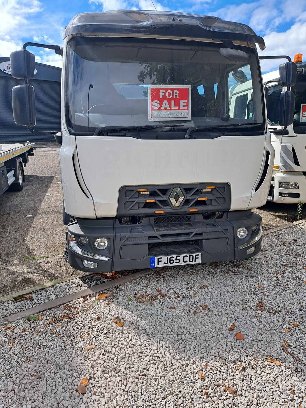 Renault Midlum D12-220 Crew Cab (2015) &mdash; photograph 6 of 8