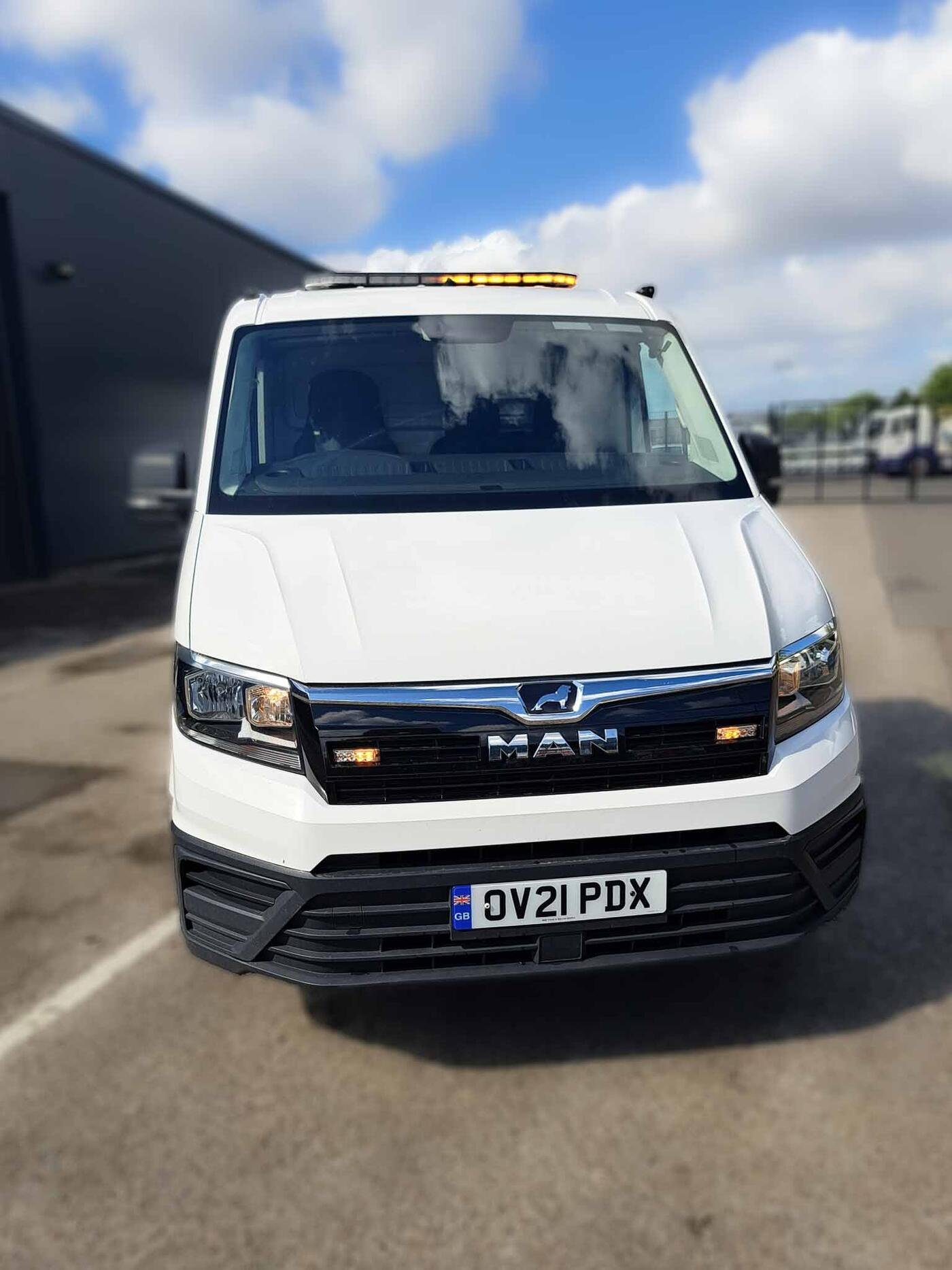 MAN TGE 3-140 Day Cab (3.5 Tonne) - OV21 PDX &mdash; photograph 3 of 8