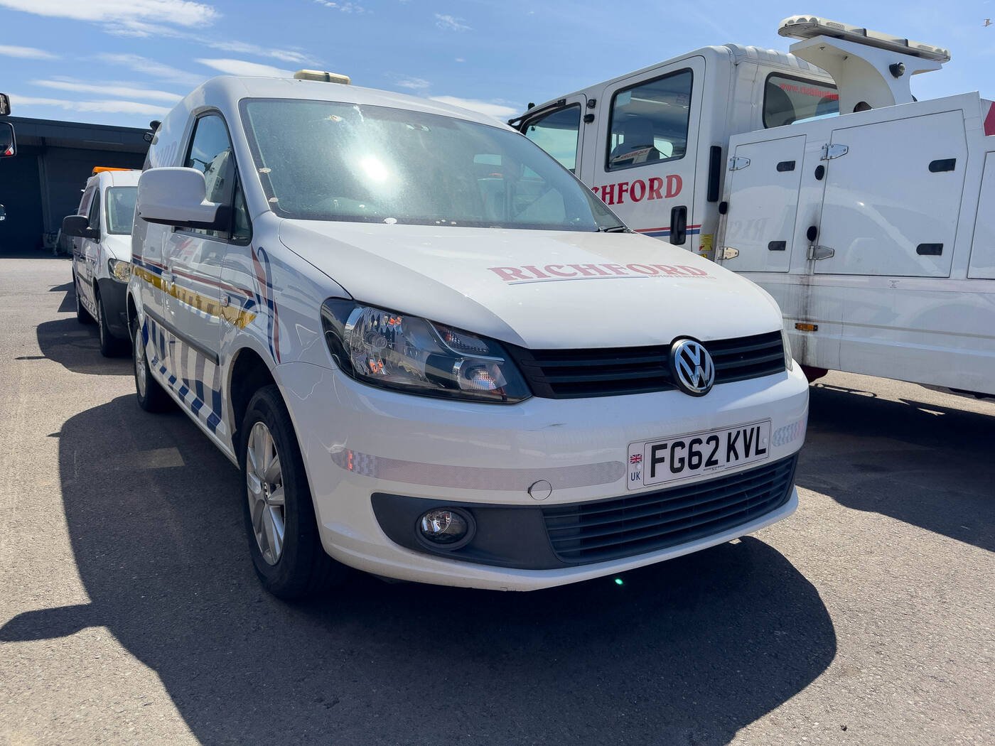 VW Caddy Fuel Recovery Van, photograph 2 of 4