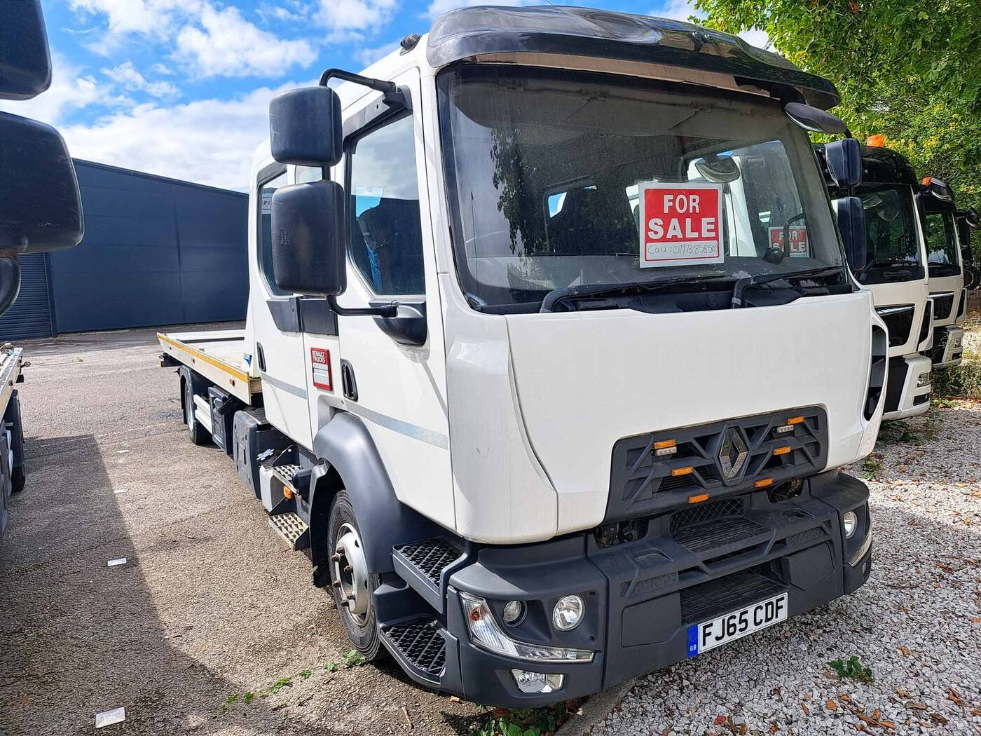 Renault Midlum D12-220 Crew Cab (2015) &mdash; photograph 1 of 8