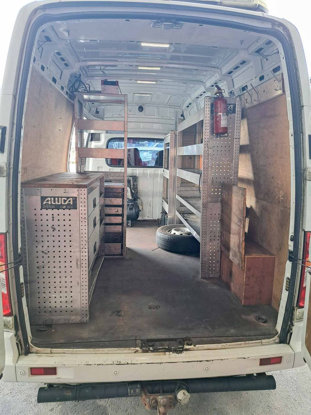 LDV MAXUS V80 Service Van &mdash; photograph 5 of 7