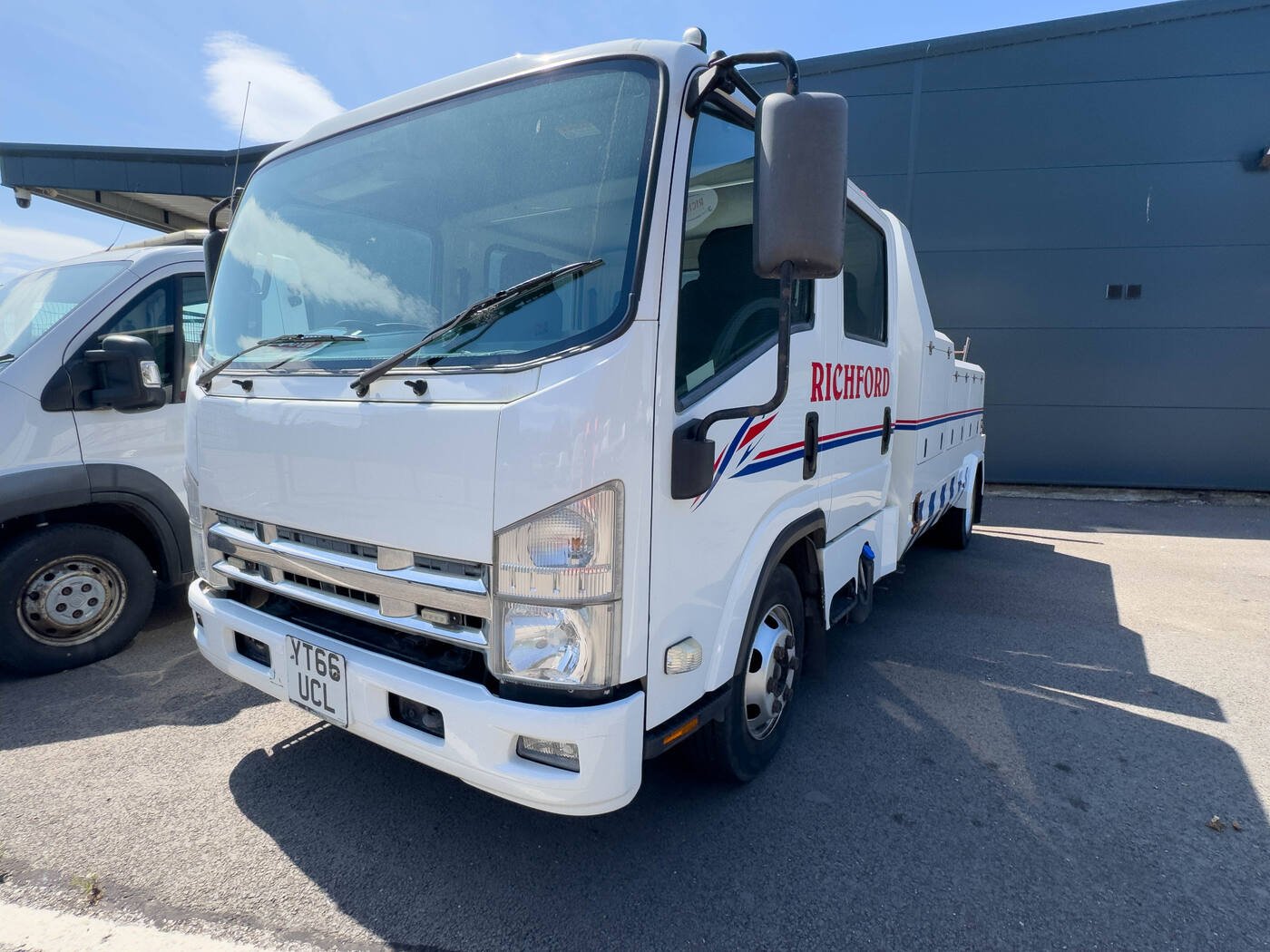 ISUZU N75 Crew Cab – 7.5 Tonne 4x2 (66 Plate), photograph 1 of 4