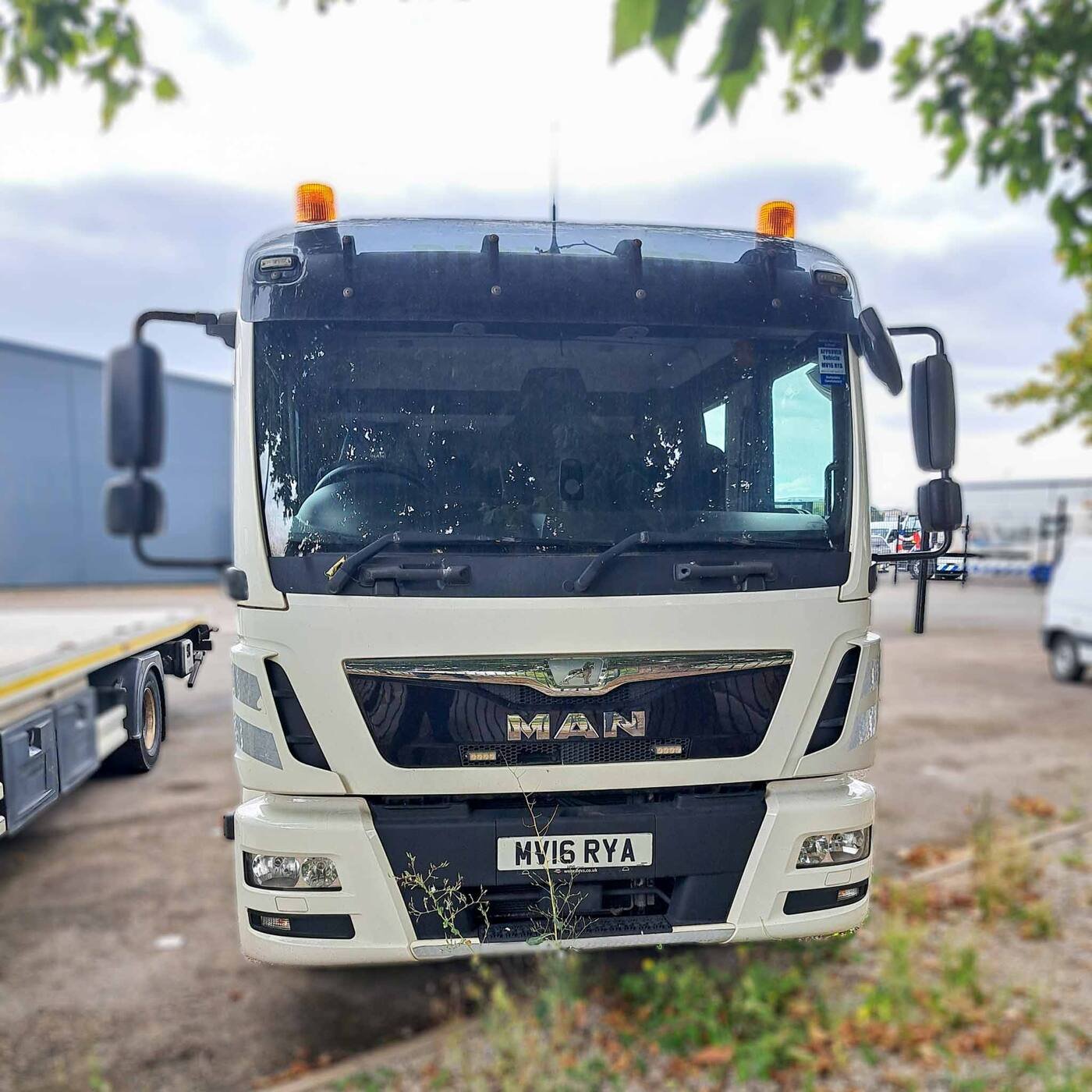 MAN TGL 12.220 Crew Cab (2016, 12 Tonne 4x2 Auto), photograph 1 of 7