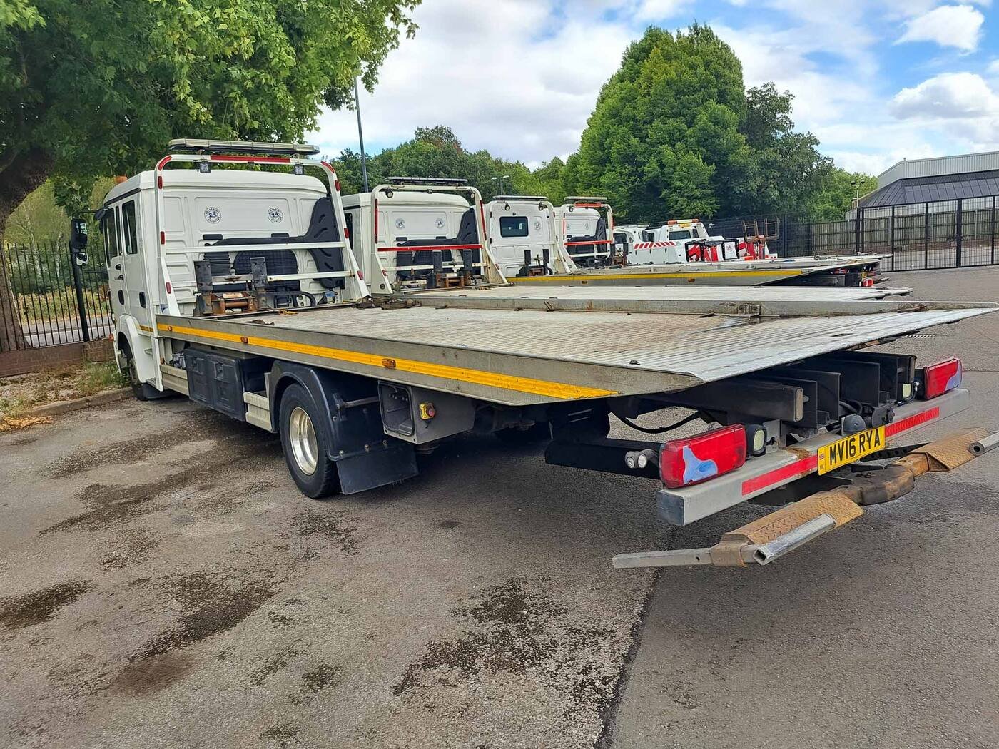 MAN TGL 12.220 Crew Cab (2016, 12 Tonne 4x2 Auto), photograph 4 of 7